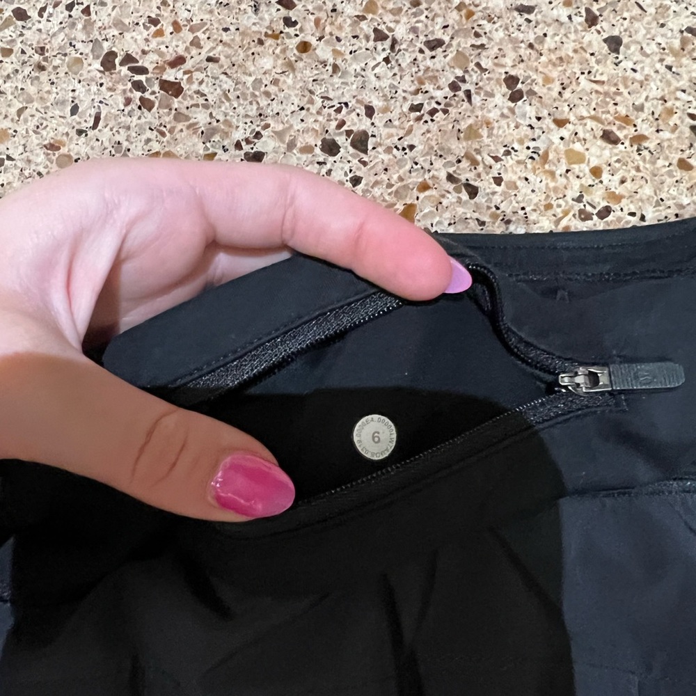 Liner-less lululemon shorts/size4/2.5 length